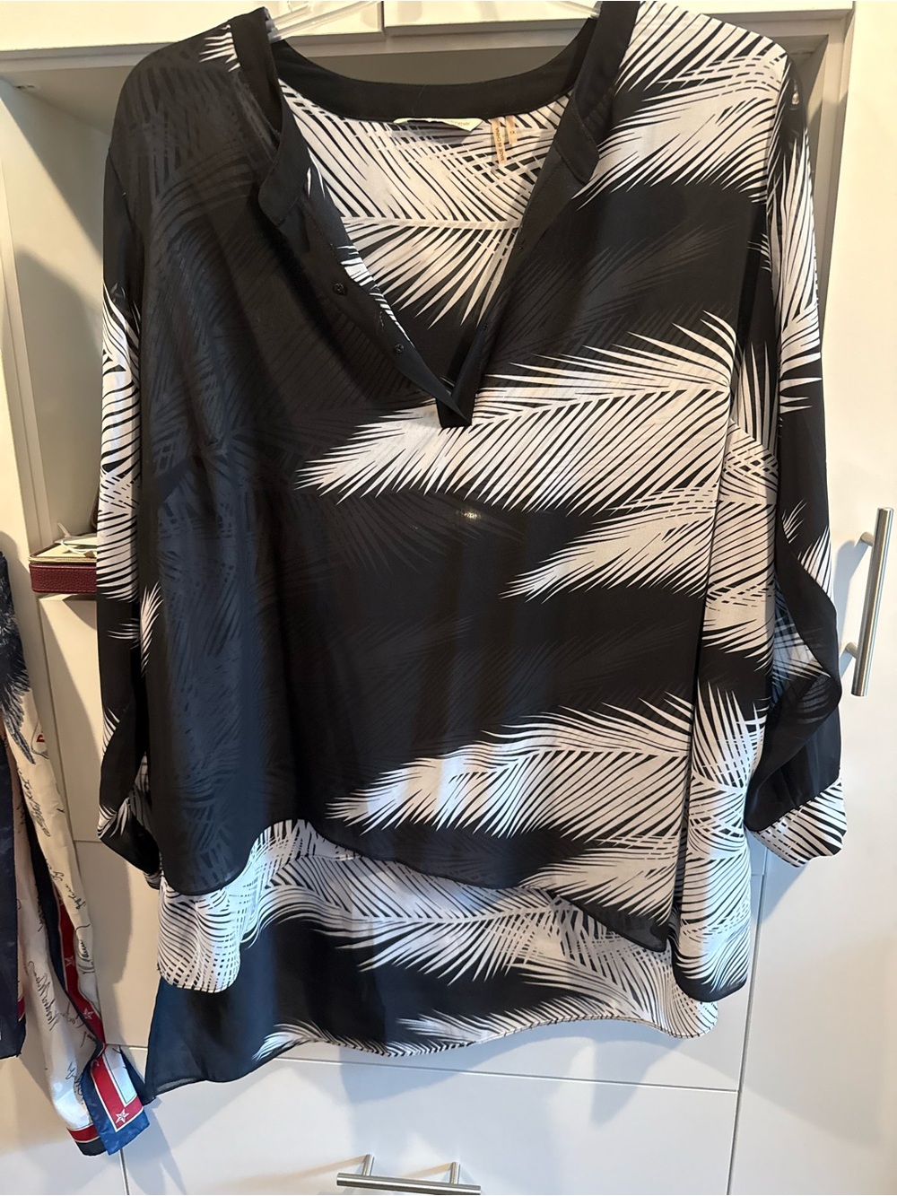 Soft Surroundings Black and White Palm-Print V-Neck Blouse
